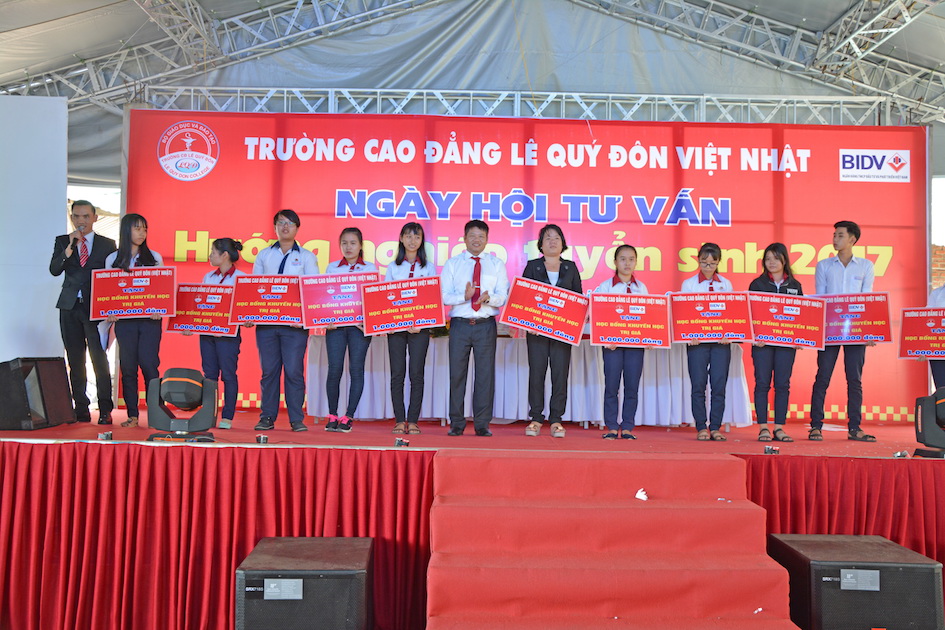 [-][-]Boox[-]-[-]Mọi[-]thông[-]tin[-]chi[-]tiết[-]xin[-]vui[-]lòng[-]liên[-]hệ:[-][-][-]PHÒNG[-]TUYỂN[-]SINH[-]-[-]Địa[-]chỉ:[-]Số[-]538,[-]Quốc[-]lộ[-]51,[-]Khu[-]phố[-]3,[-]Phường[-]Long[-]Bình[-]Tân,[-]Tp.[-]Biên[-]Hòa,[-]Tỉnh[-]Đồng[-]Nai.[-]-[-]Email:[-]tuyensinh@lqd.edu.vn[-][-][-][-]-[-]Website:[-]www.lqd.edu.vn[-][-]-[-]Facebook:[-]Facebook.com/lqd.edu.vn[-][-]-[-]Điện[-]thoại:[-][-][-]061.[-]3938[-]222[-][-]-[-][-]0917[-]263[-]637